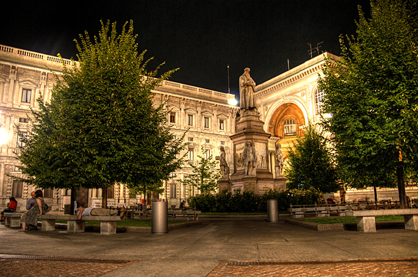 Piazza della Scala, Milan